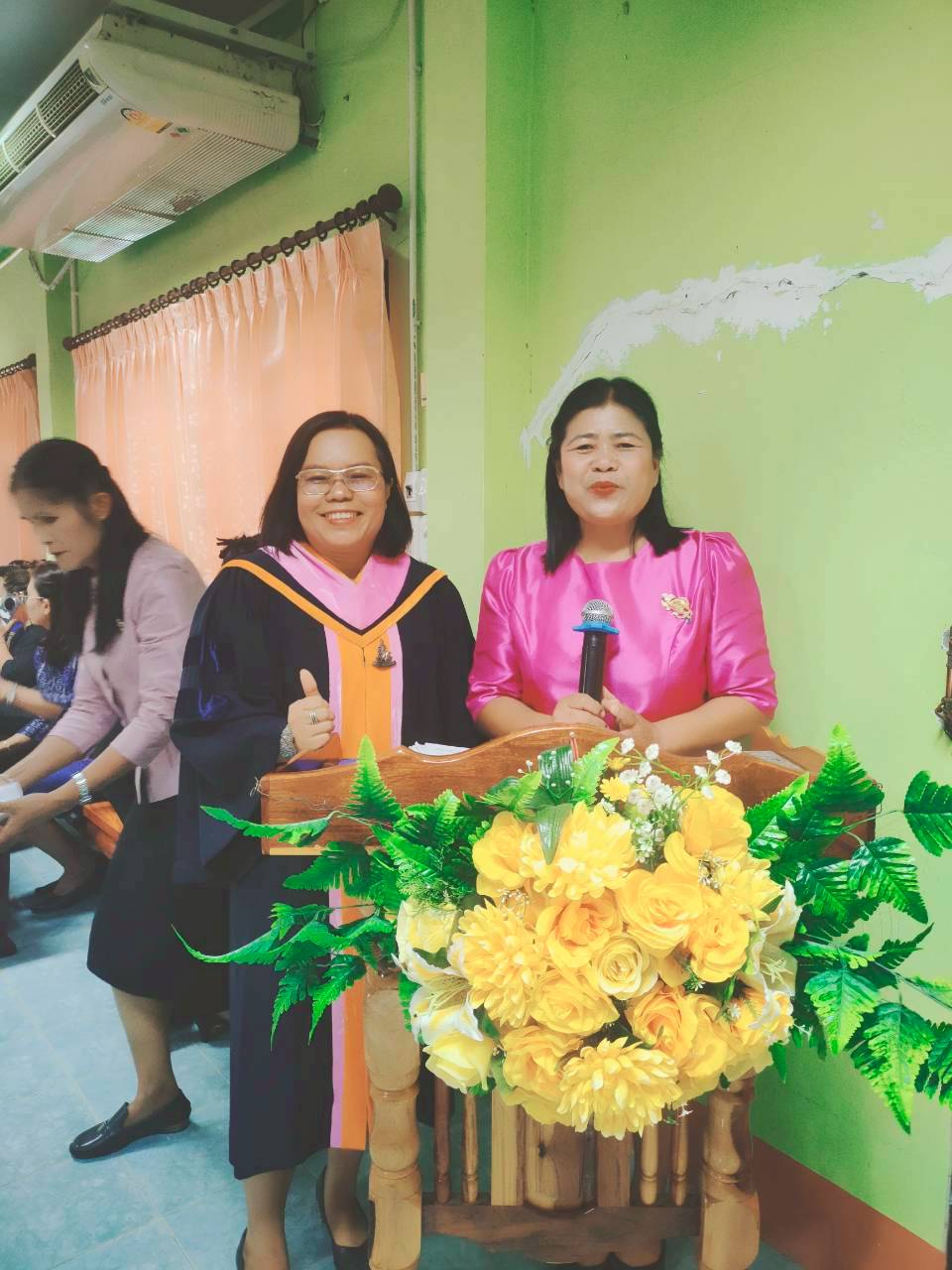 กิจกรรมบัญฑิตน้อยศูนย์พัฒนาเด็กเล็กในสังกัดองค์การบริหารส่วนตำบลบ้านหวาย ปีการศึกษา 2568 "จากวันแรกที่ร้องไห้โยเย วันนี้เติบโตเป็น 'บัณฑิตน้อย' ที่เก่งและน่ารักที่สุด ครูภูมิใจในตัวลูกๆ ทุกคนมากนะค่ะ  ก้าวต่อไปในระดับประถม ขอให้สนุกและเรียนรู้อย่างมีความสุขนะ"